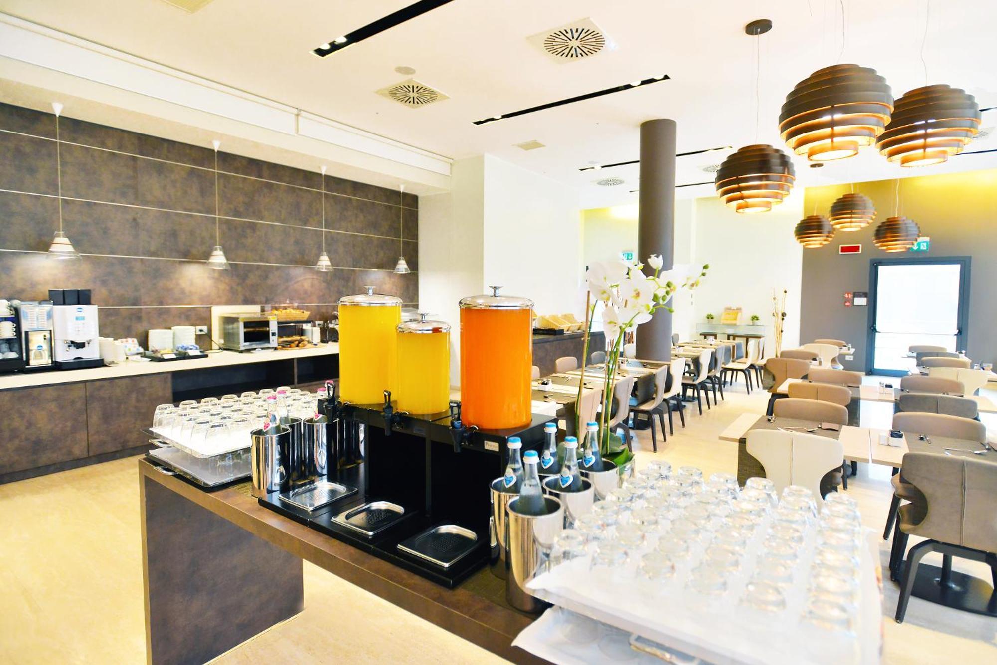 Hilton Garden Inn Milan North Exterior photo