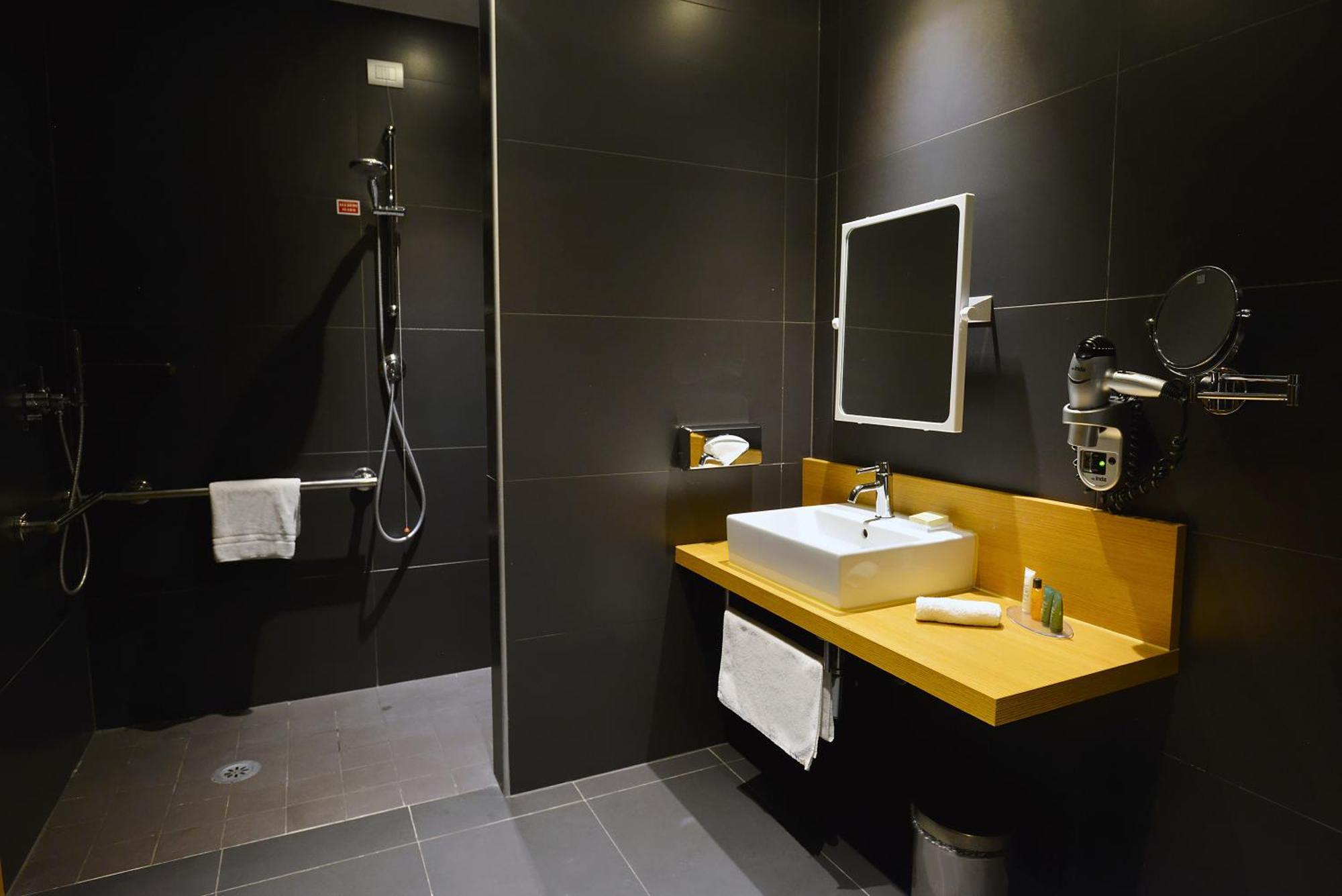Hilton Garden Inn Milan North Exterior photo