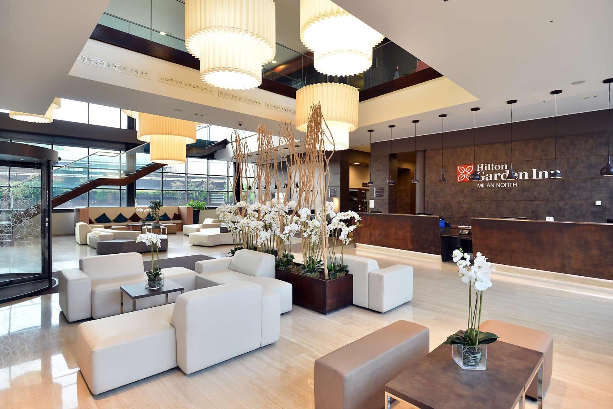 Hilton Garden Inn Milan North Exterior photo