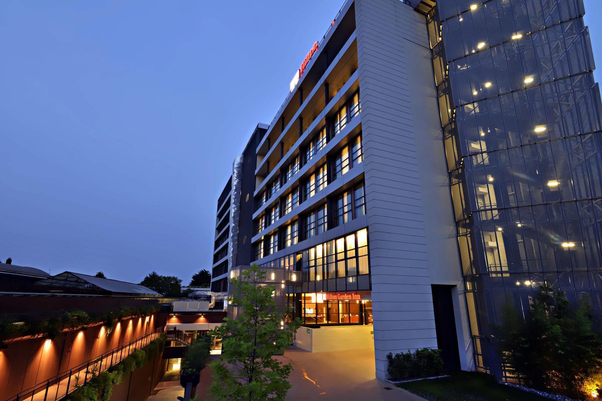 Hilton Garden Inn Milan North Exterior photo